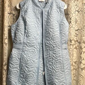 D&Co. Activewear Elegant Light Blue Quilted Vest with Floral Stitching